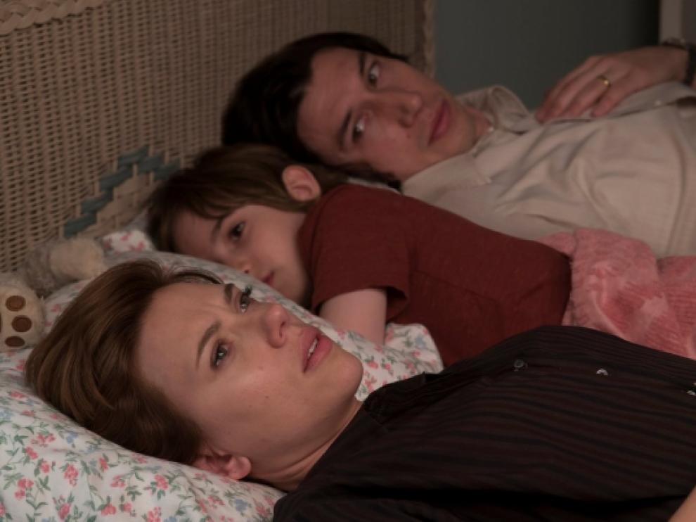Scarlett Johnson y Adam Driver, en 'Historia de un matrimonio', la película más nominada en los Globos de Oro