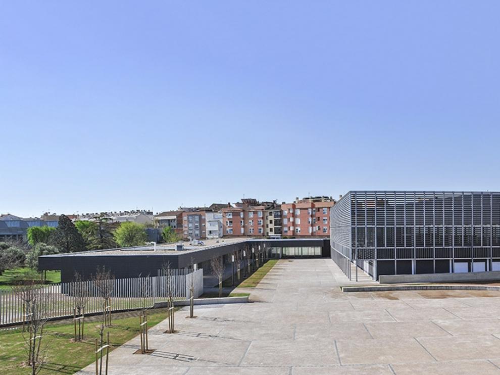 Vista del complejo deportivo Las Fuentes, en Utebo, obra de Magrazó y Used