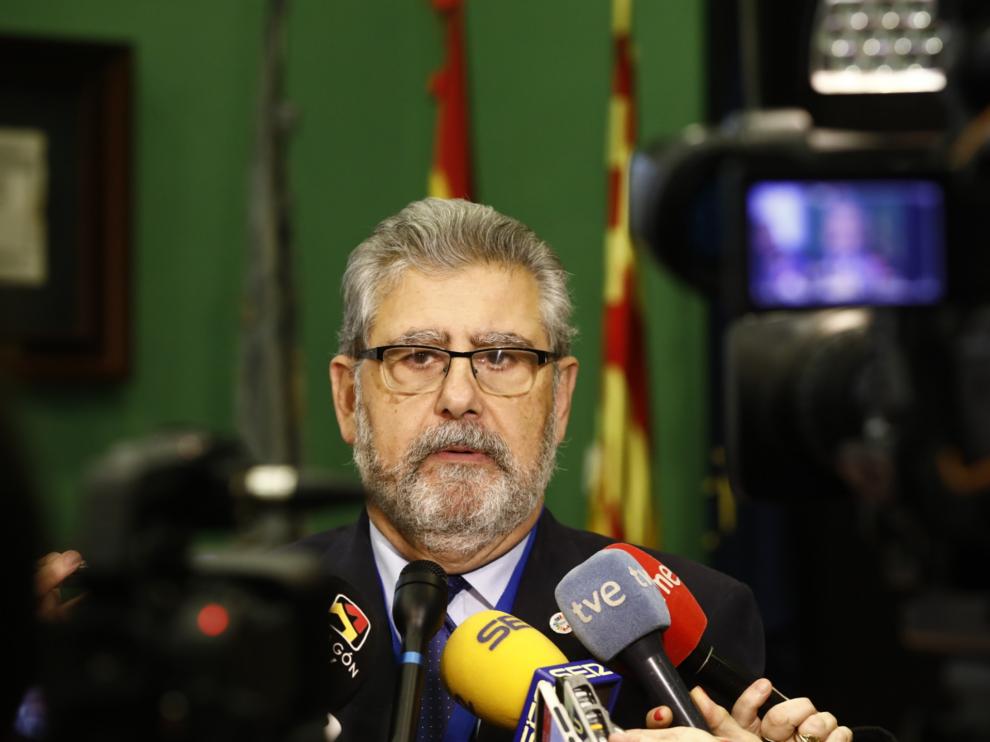 El rector de la Universidad de Zaragoza, José Antonio mayroal, durante su anuncio.