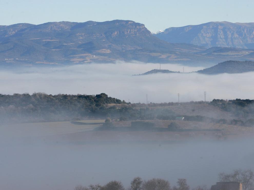 Niebla en el pantano de Barasona vista desde La Puebla de Castro/ Foto Rafael Gobantes / 24-01-05 gobantes5428.JPG