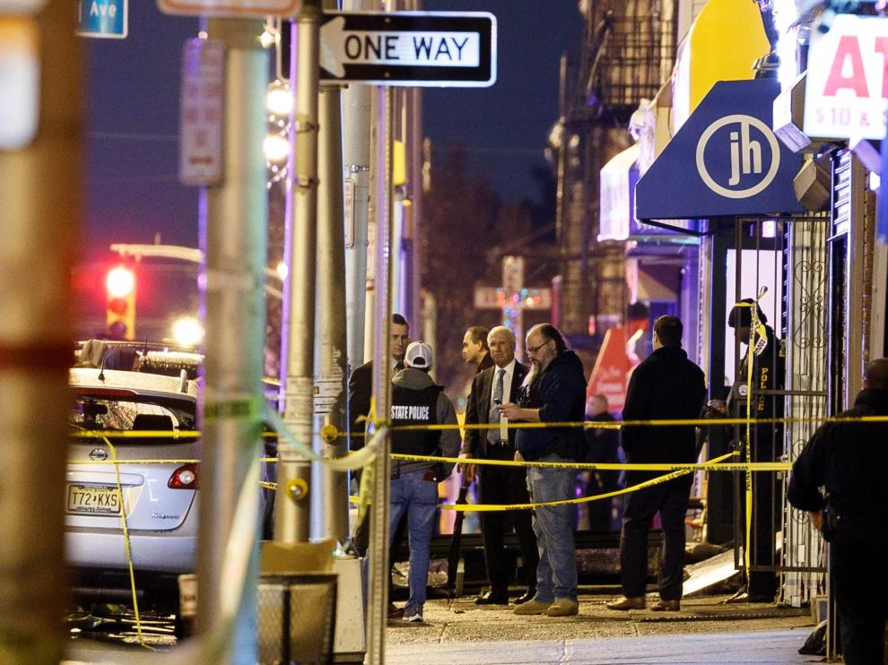 Seis muertos, entre ellos los dos agresores, en un tiroteo en Nueva Jersey.