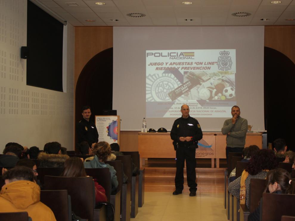 170 alumnos del instituto de Sariñena han asistido a la charla.