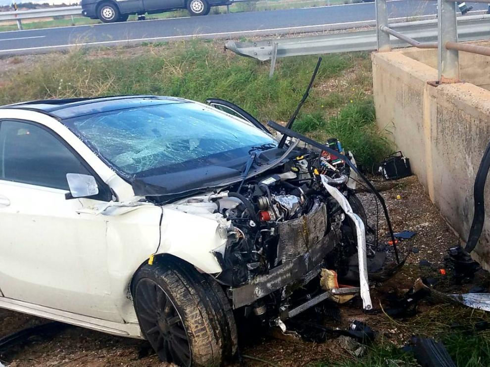 El Mercedes en el que viajaba la pareja se salió de la calzada de la AP-68 y chocó contra un murete de hormigón en la mediana, a la altura de Mallén.
