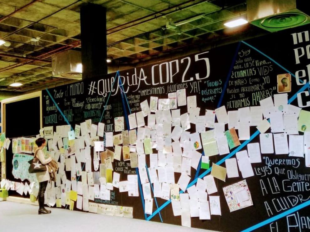 Mural con las cartas enviadas por los niños a los políticos con motivo de la Cumbre del Clima.