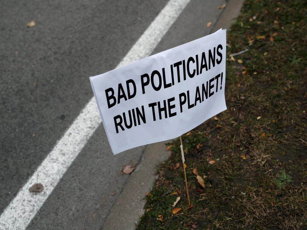 Un símbolo de una protesta contra el cambio climático a las puertas de la Cumbre del Clima, en Madrid.