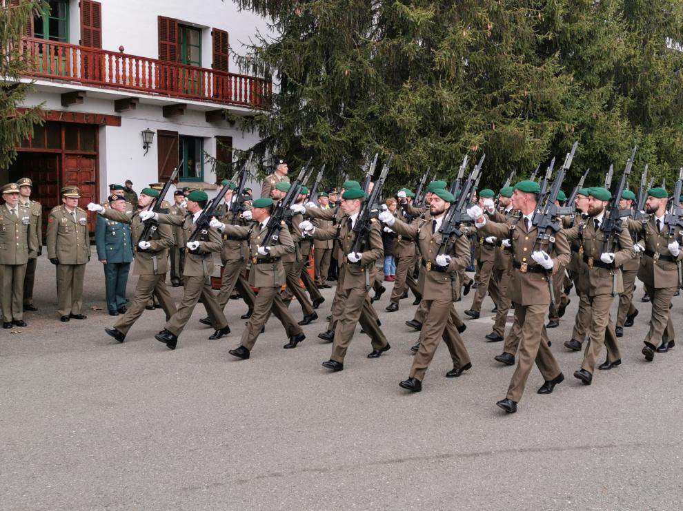 Relevo de mando del coronel Jefe del regimiento Galicia 64 en Jaca