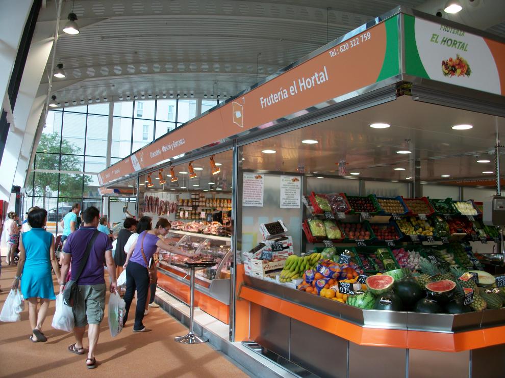 Interior del mercado de Valdespartera.