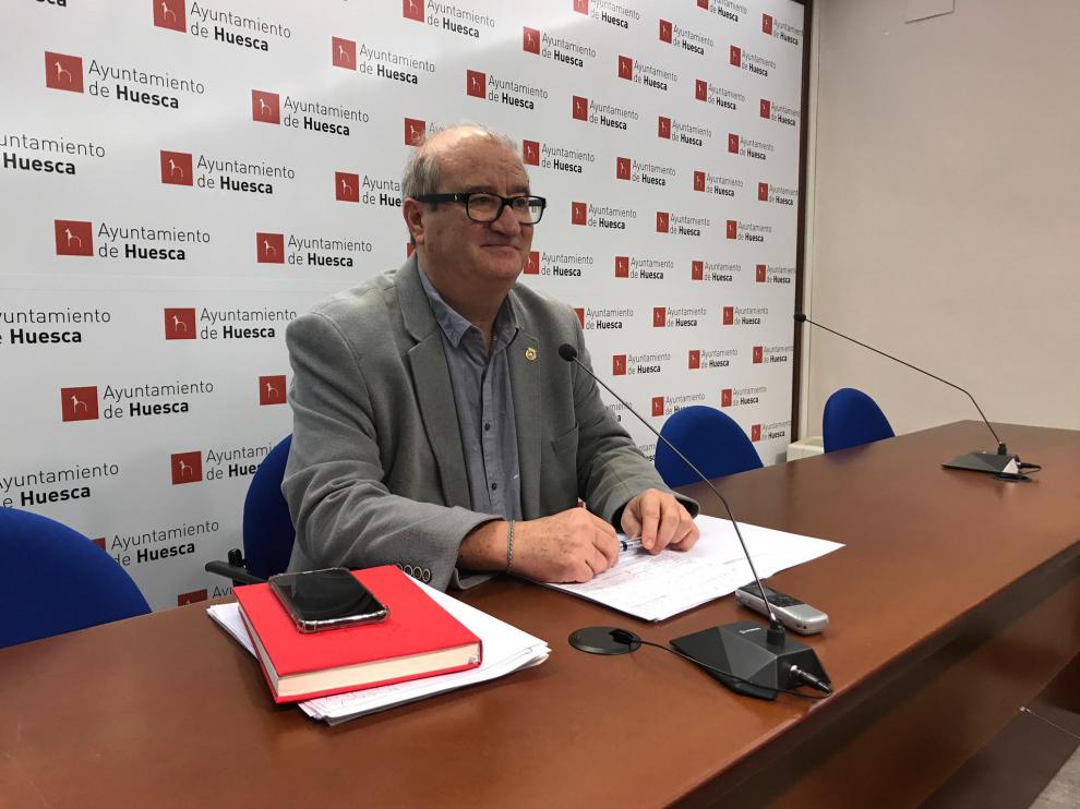 El concejal de Hacienda, José María Romance, ha explicado este lunes los cambios en la propuesta de presupuestos.
