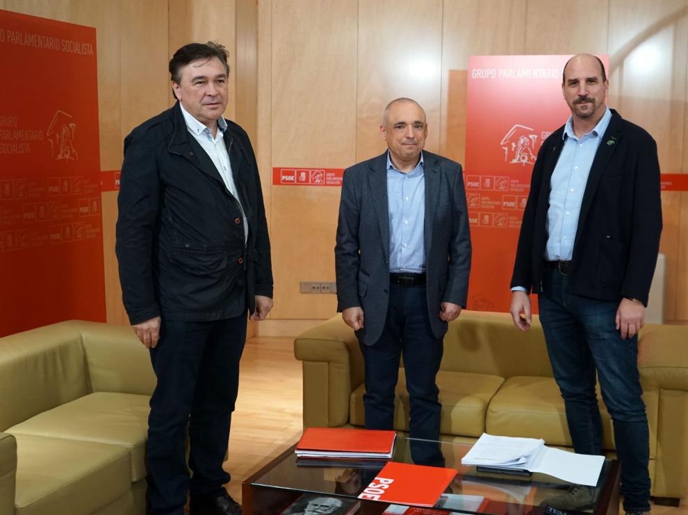 Tomás Guitarte, a la izquierda, con Rafael Simancas, en el centro, y Joaquín Egea.
