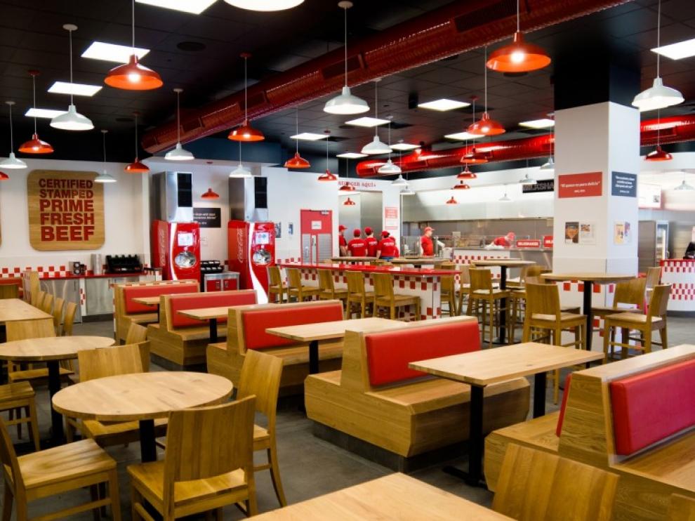 Una imagen del establecimiento 'Five Guys' que ha cerrado en Puerto Venecia.