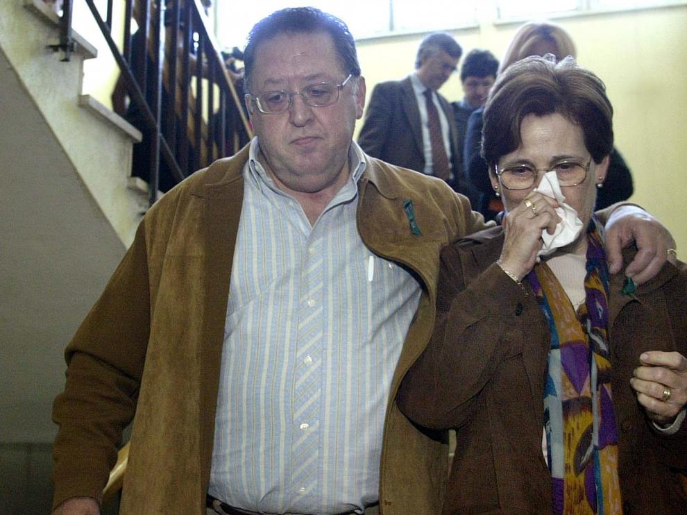Francisco Cardona y Amparo Gil, en el Instituto de Medicina Legal de Estambul, donde les realizaron las pruebas de ADN en mayo de 2004.