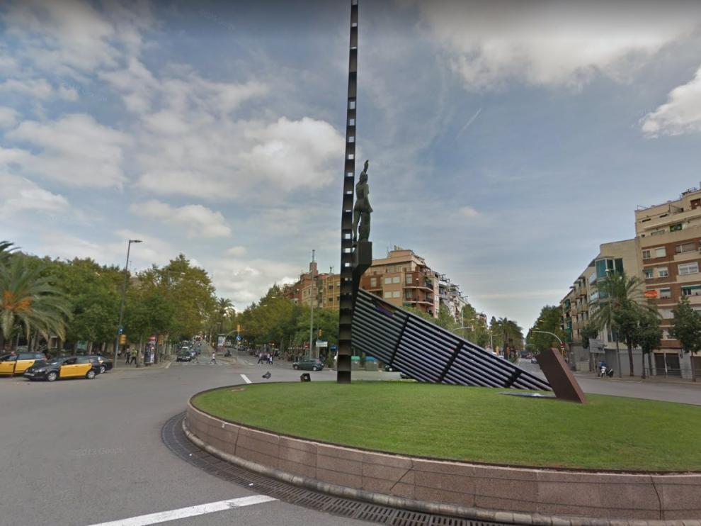 La agresión se produjo anoche en la plaza de la República de Barcelona.