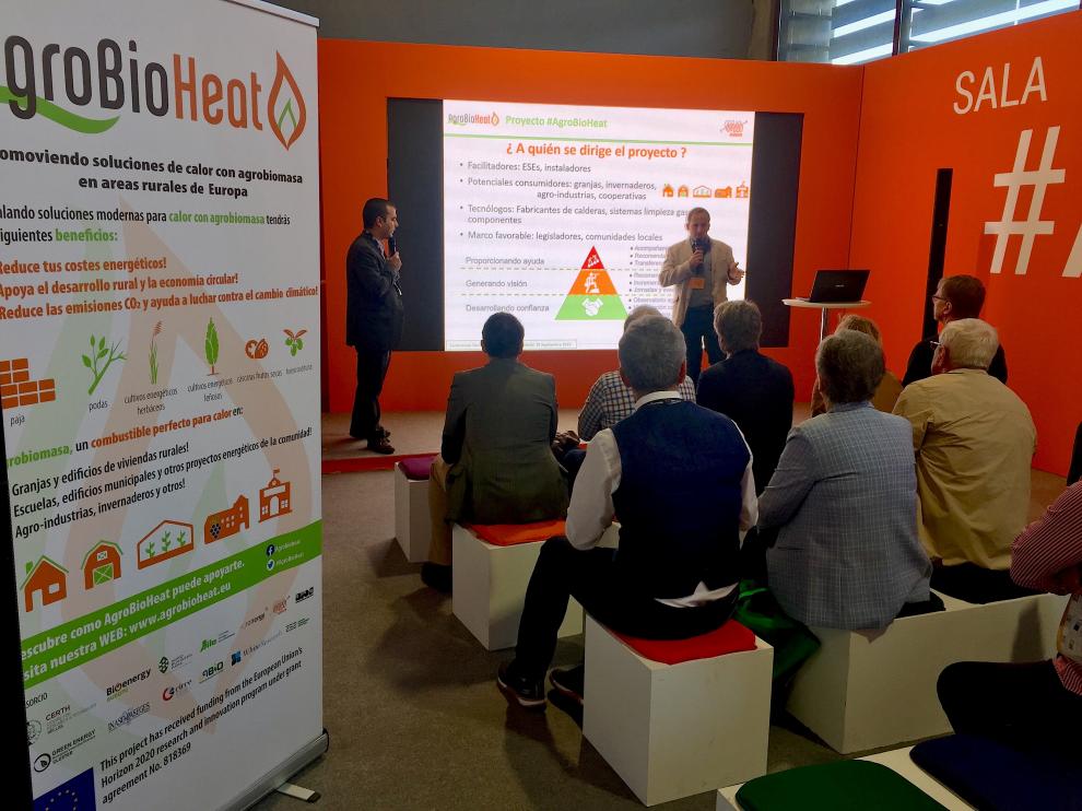Acto de presentación de tecnologías innovadoras con agrobiomasa en Expobiomasa.