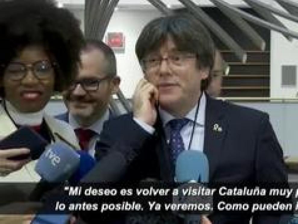 El expresident recoge su acta provisional de eurodiputado junto a Toni Comín