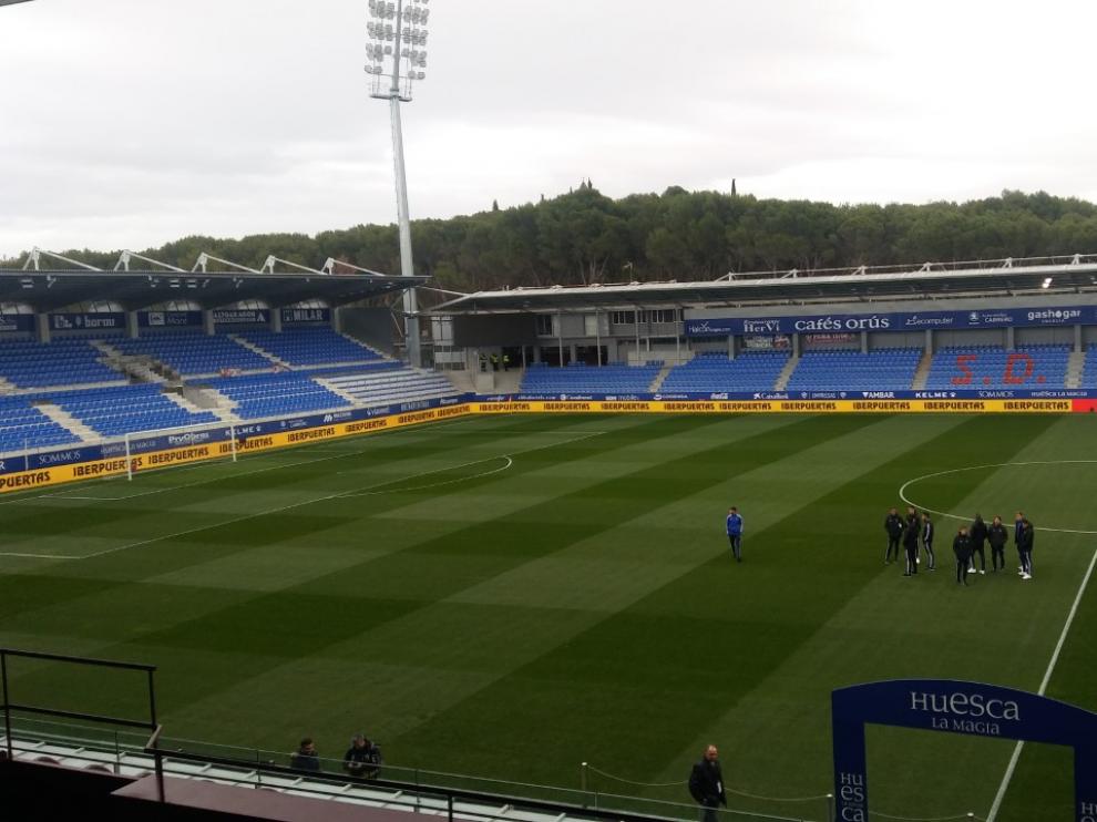 Estado del césped en El Alcoraz antes del derbi aragonés.