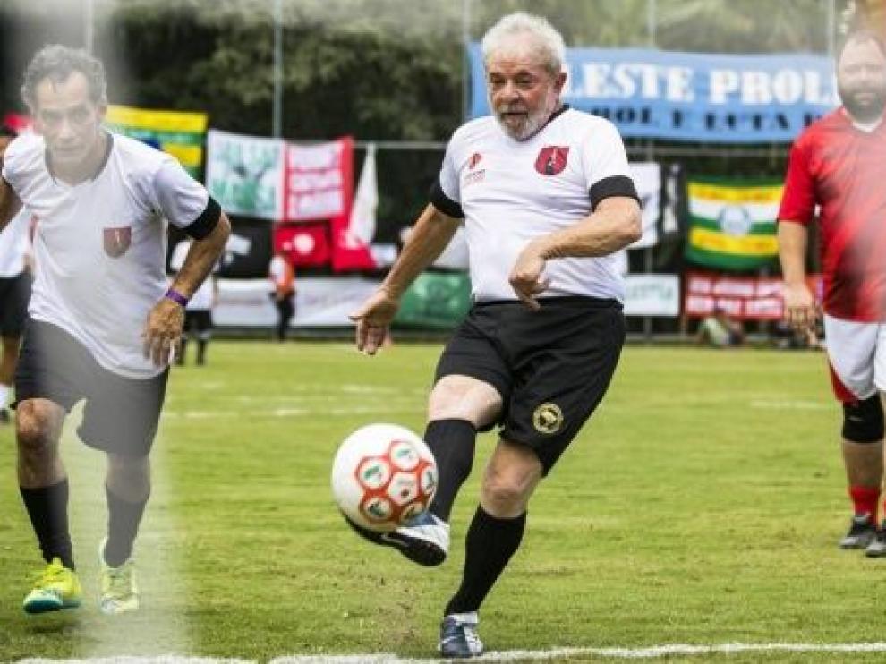 Momento en que Lula ha lanzado el penalti.