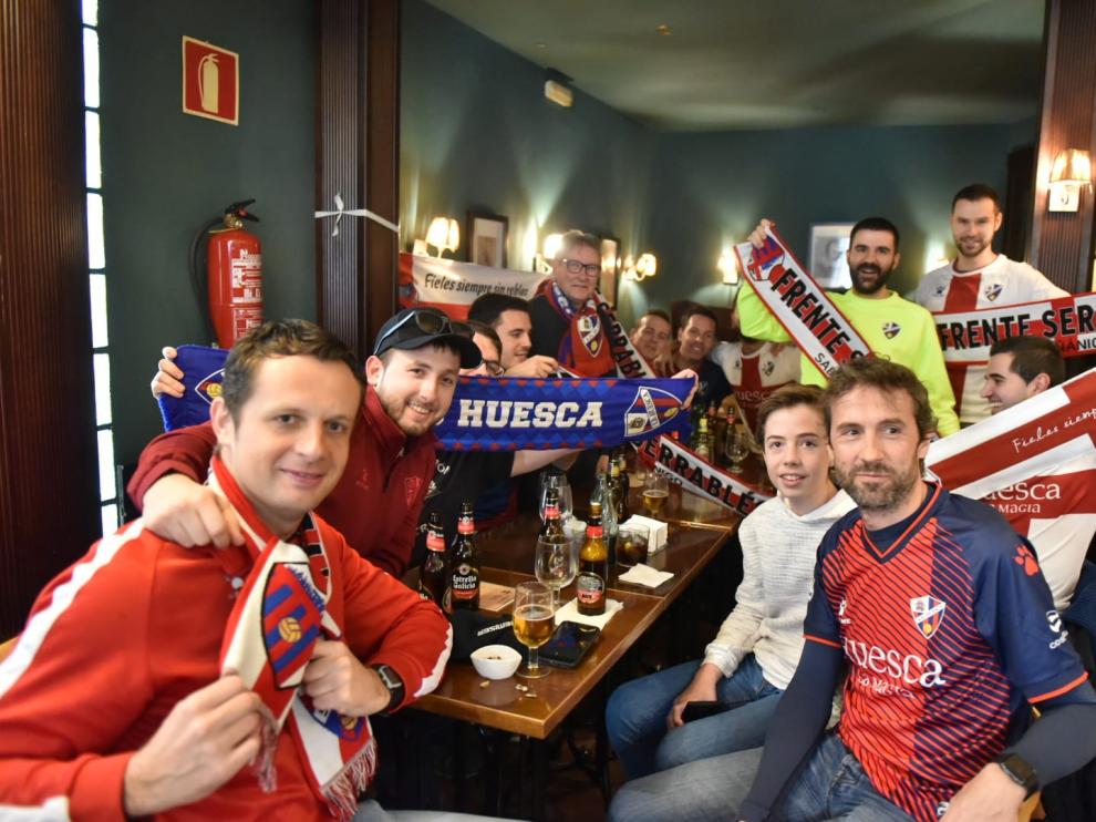 Las distintas Peñas de la SD Huesca se han reunido antes del partido.