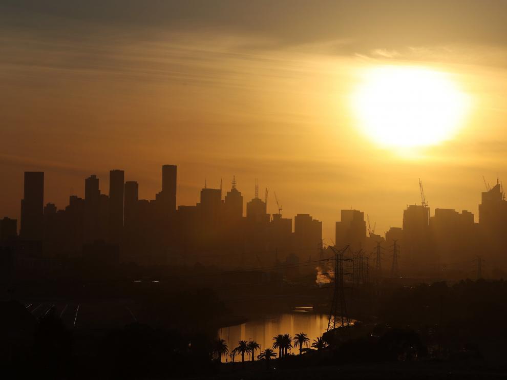 -FOTODELDIA- EPA917. MELBOURNE (AUSTRALIA), 20/12/2019.- Vista de amanecer este viernes en Melbourne (Australia). EFE/ David Crosling PROHIBIDO SU USO EN AUSTRALIA Y NUEVA ZELANDA Clima en Melbourne