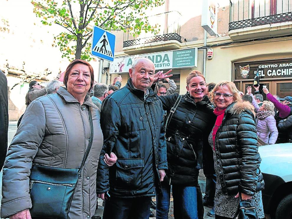 Ismael, con su mujer, su hija y su exconsuegra