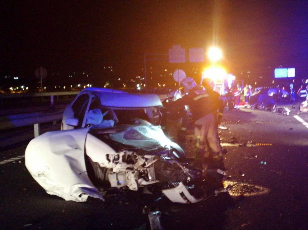 Un grave accidente en Motril (Granada) se saldó con un muerto y tres heridos.