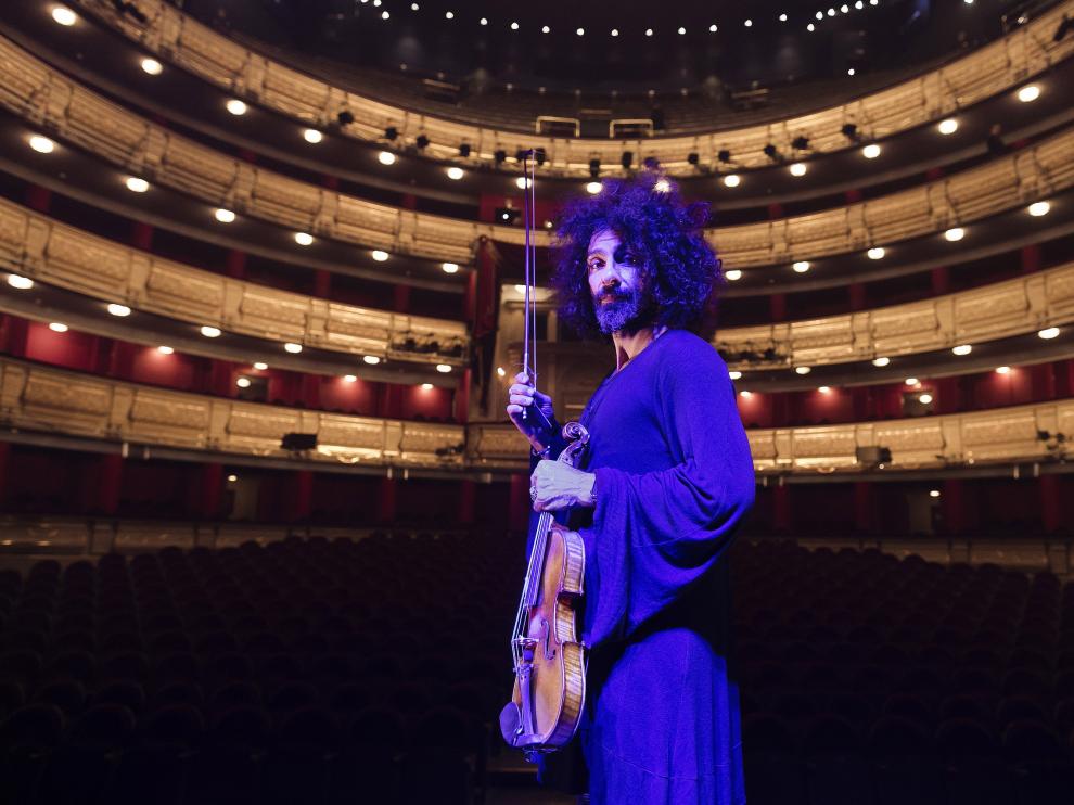 Ara Malikian posa el pasado lunes en el Teatro Real de Madrid.