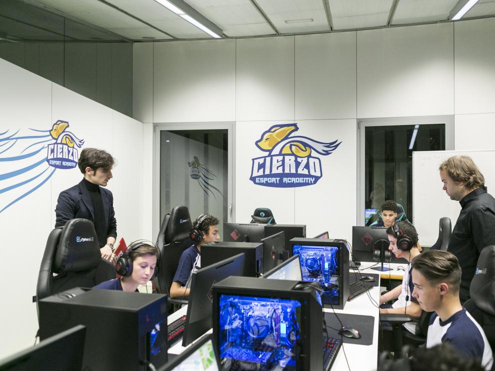 Entrenamiento en la Cierzo Esports Academy, la escuela de videojuegos del Ayuntamiento de Zaragoza.