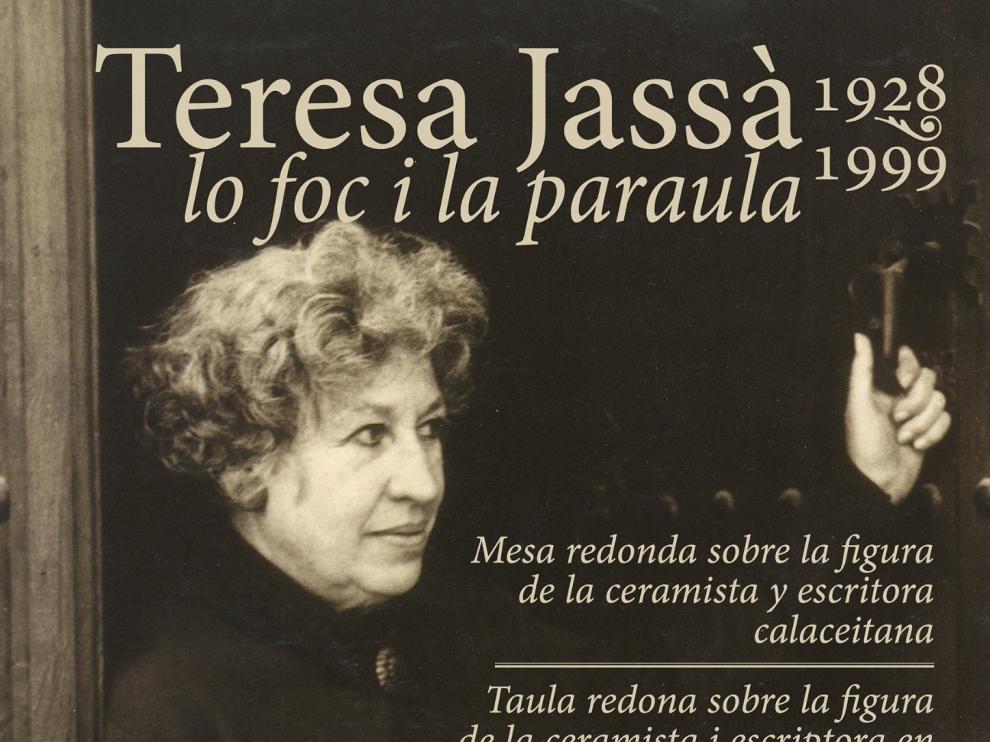 La ceramista Teresa Jassà, en su taller de Calaceite.