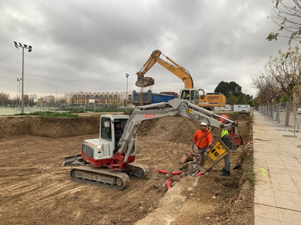 Trabajos de construcción del nuevo edificio en Zuera.