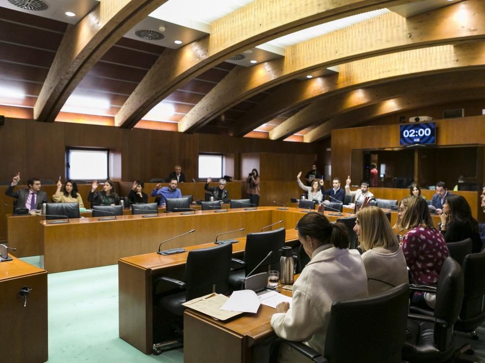 Votación del informe de la ponencia de presupuestos, este jueves, en las Cortes de Aragón.