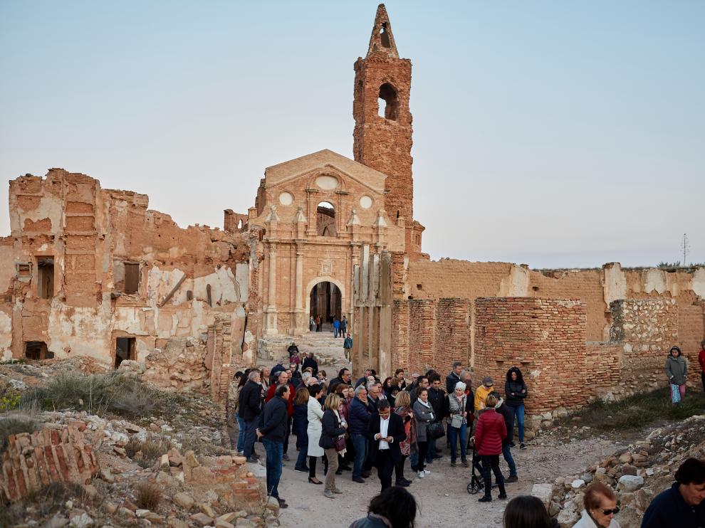 Imagen de una visita guiada al Pueblo Viejo de Belchite.