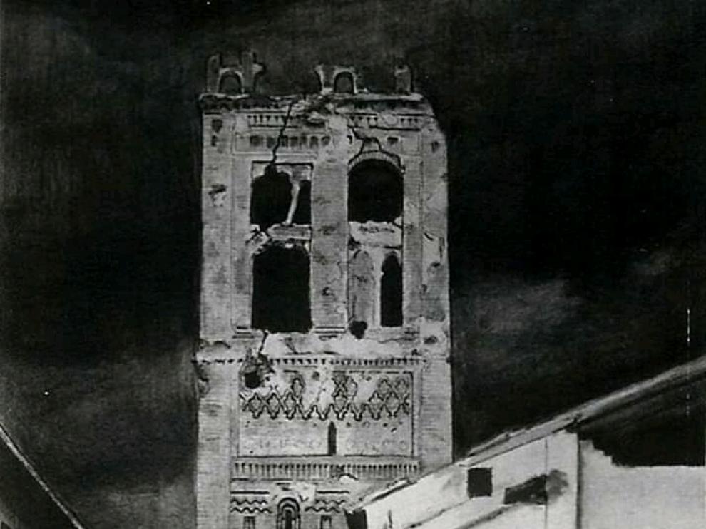 El remate de la torre del Salvador quedó en un estado crítico tras la contienda.