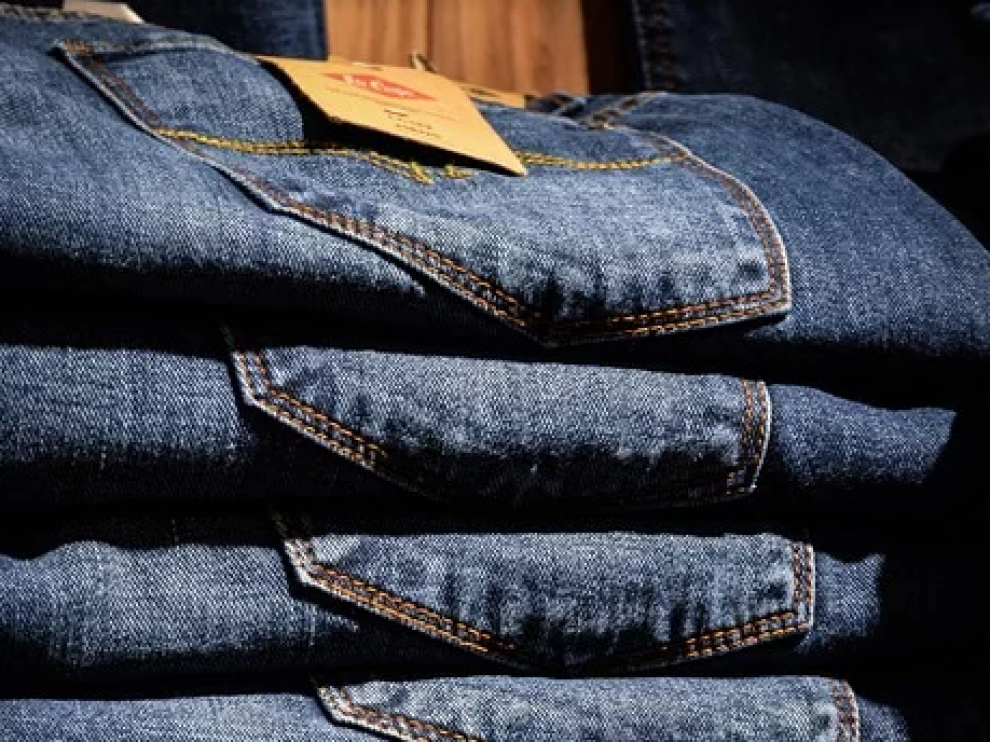 Imagen de archivo de pantalones vaqueros.