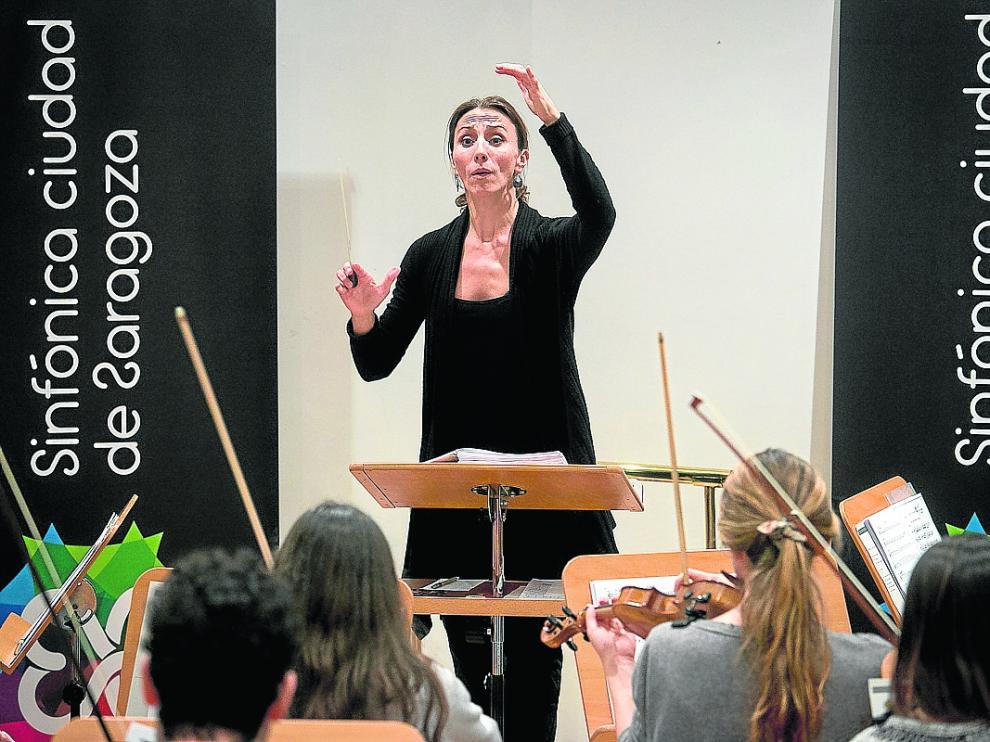 Laura Pérez Soria dirigió este viernes un ensayo de la Orquesta Sinfónica Ciudad de Zaragoza.