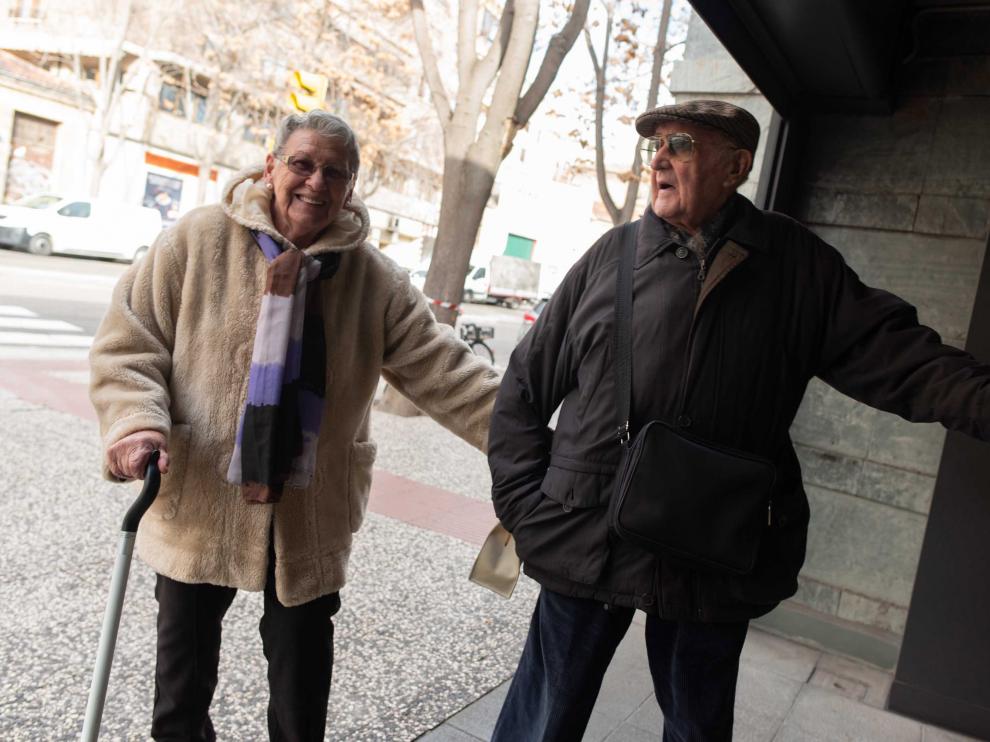 María Luisa Navarro, de 85 años, y Antonio Sancho, de 91, el jueves, en Zaragoza.