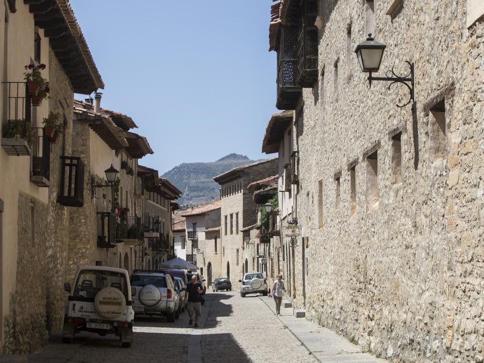 El casco urbano de Mirambel destaca por su buena conservación monumentalidad.
