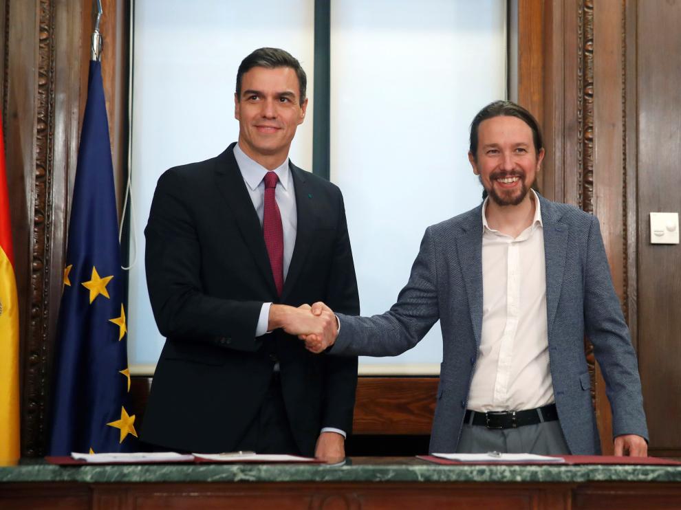 Sánchez e Iglesias firman el programa de su futuro gobierno de coalición.