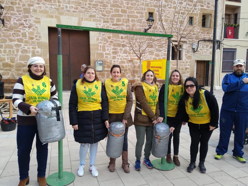 Las participantes femeninas en este juego tradicional.