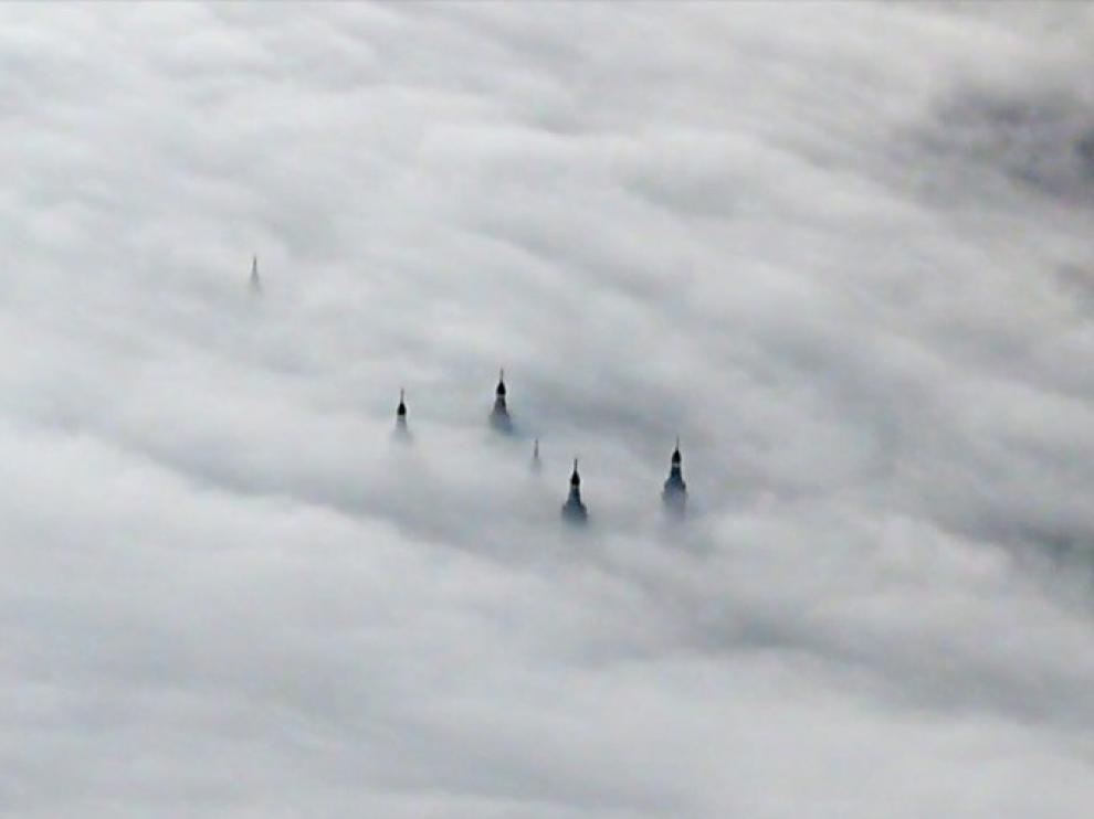 La niebla no permite ver el Pilar