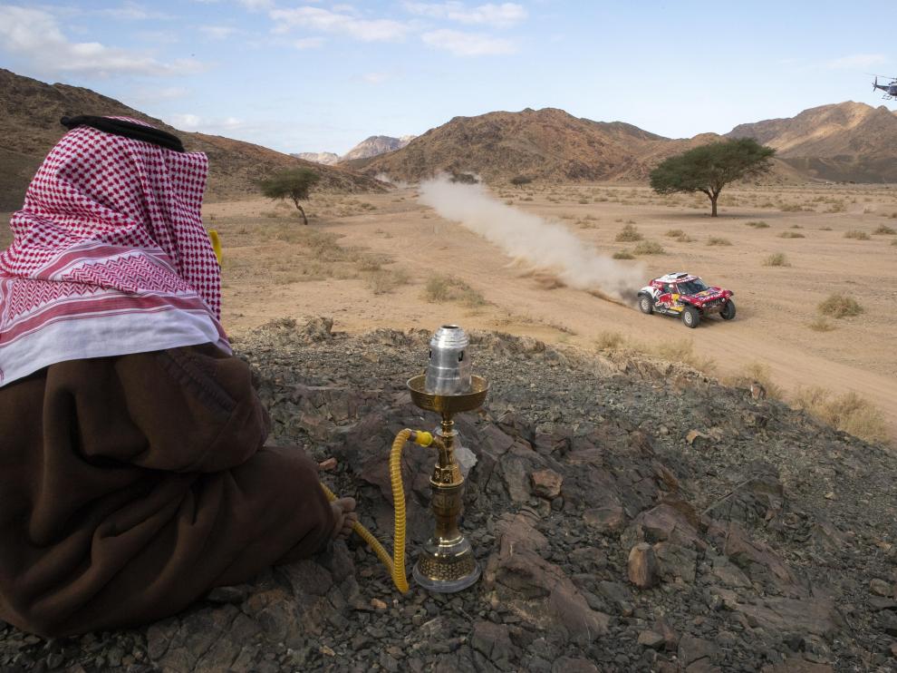 Carlos Sainz, en acción durante la cuarta etapa del Dakar