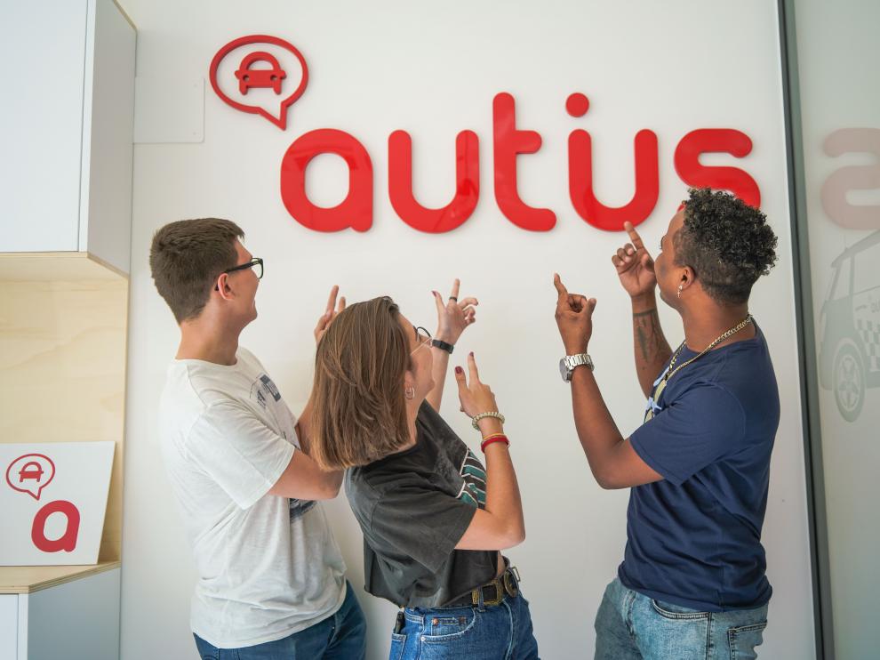 El 98% de sus alumnos les recomiende y valoran la experiencia de forma muy positiva al terminar su formación en autoescuela autis.