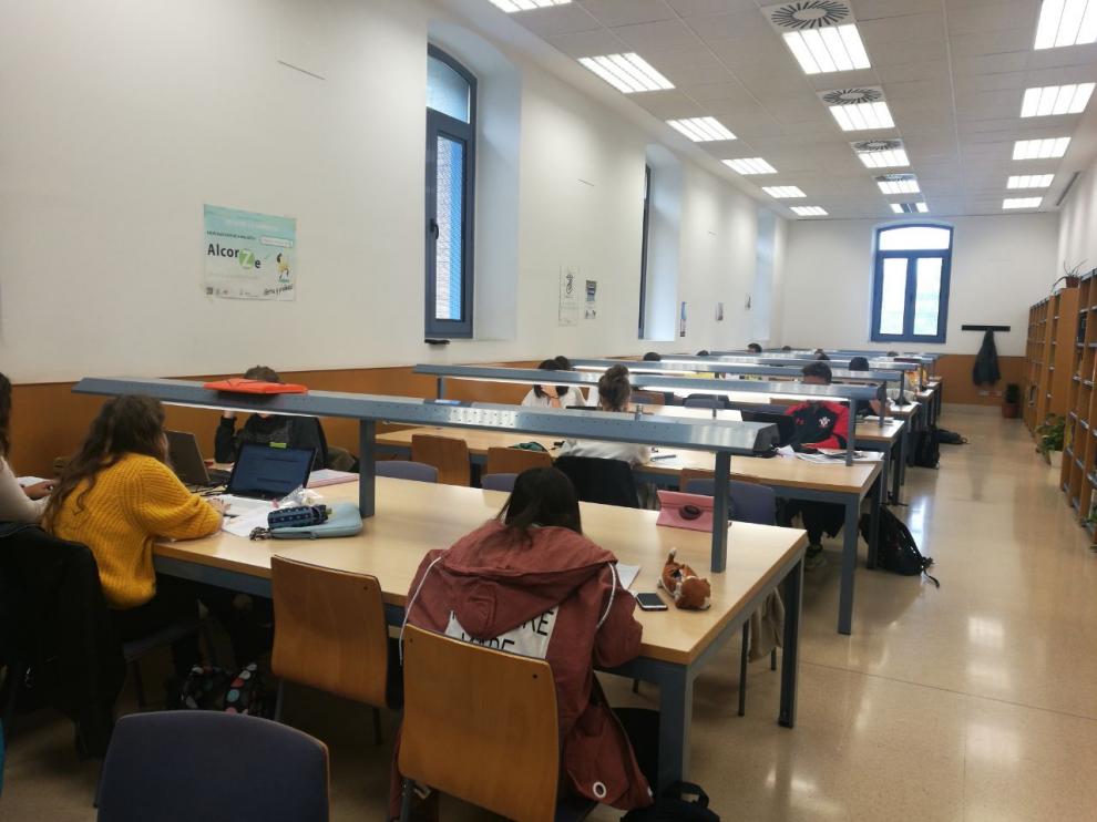 Sala de estudio de la Facultad de Empresa y Gestión Pública que se utiliza los fines de semana.