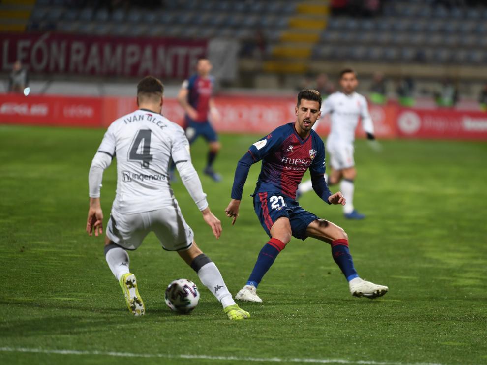 Juan Carlos Real, durante el partido de este sábado en León.