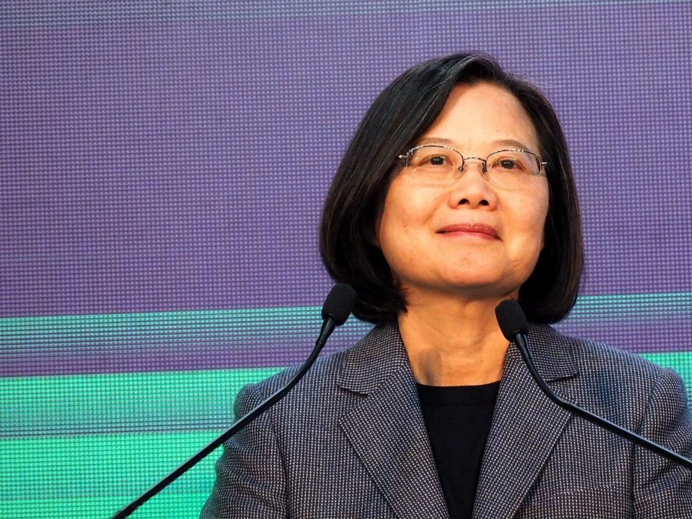 Taipei (Taiwan), 11/01/2020.- Taiwan President Tsai Ing-wen smiles on stage after learning the results of the presidential election, in Taipei, Taiwan, 11 January 2020. Tsai Ing-wen was re-elected as Taiwan's president on 11 January after a landslide victory over Kaohsiung city Mayor Han Kuo-yu, from Taiwan's China-friendly opposition KMT party. EFE/EPA/DAVID CHANG Tsai Ing-wen re-elected as Taiwan's president