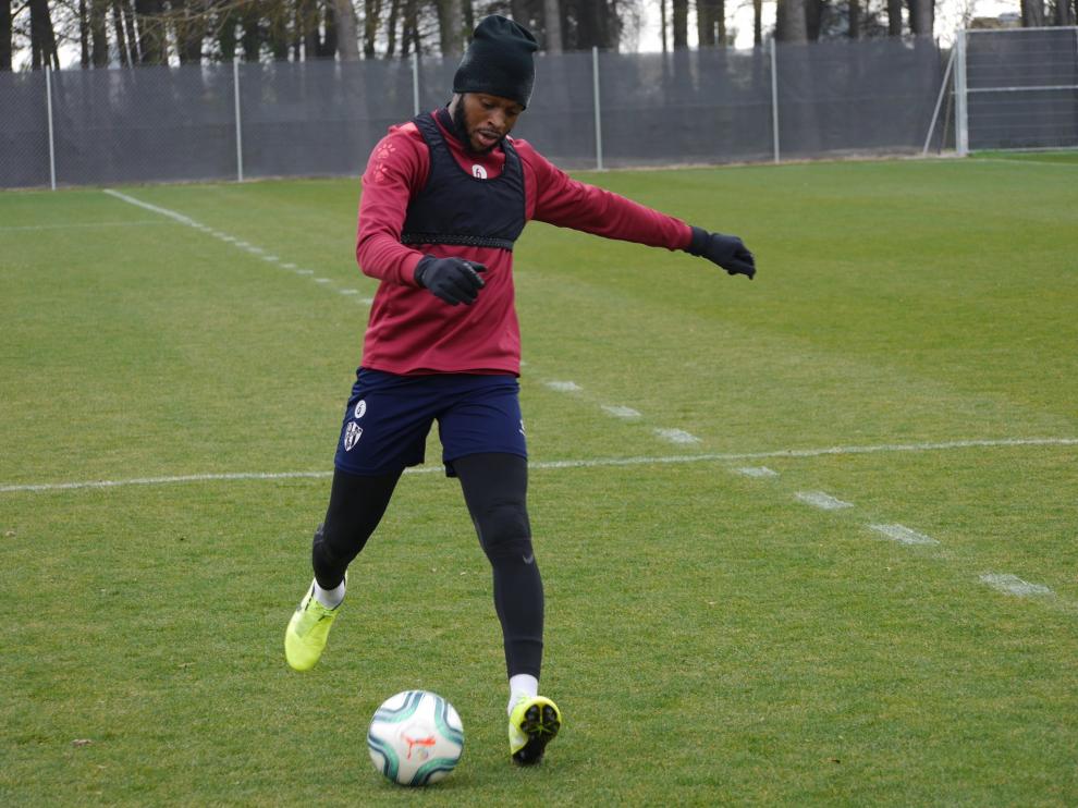 Doukouré corrió e incluso tocó el balón.