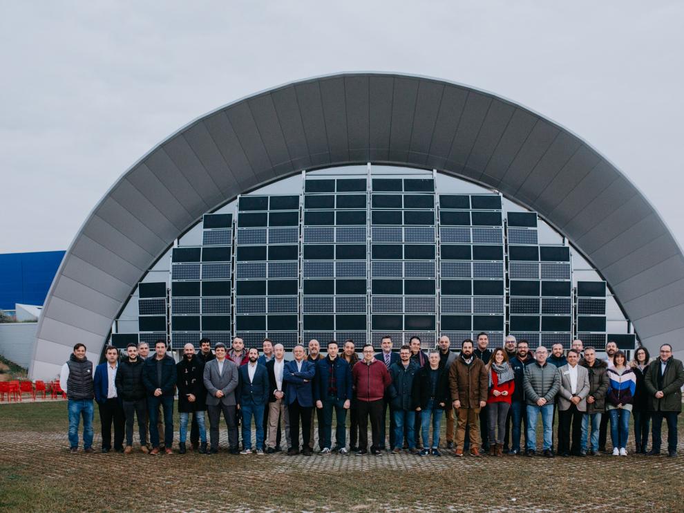 Foto de familia de los miembros de la nueva agrupación de empresarios de Huesca.