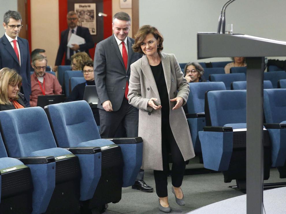 Iván Redondo, tras la vicepresidenta del Gobierno Carmen Calvo.