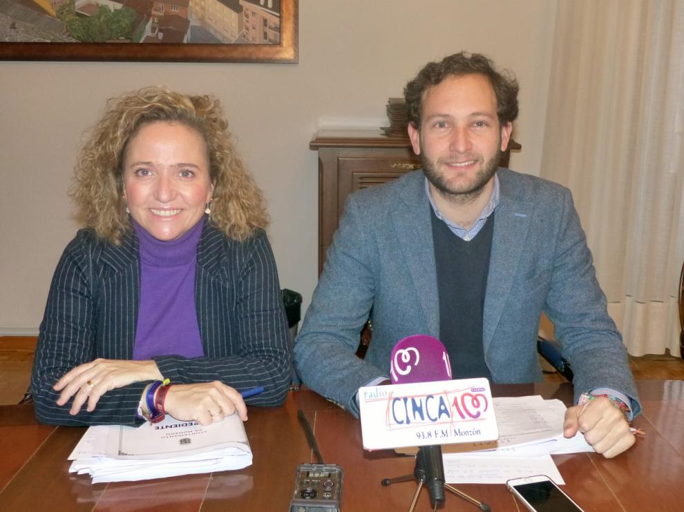 Marta Montaner, concejal de Hacienda, y el alcalde Isaac Claver.