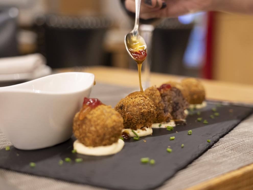 Croquetas del bar restaurante Portal de Guadalaviar en Teruel.