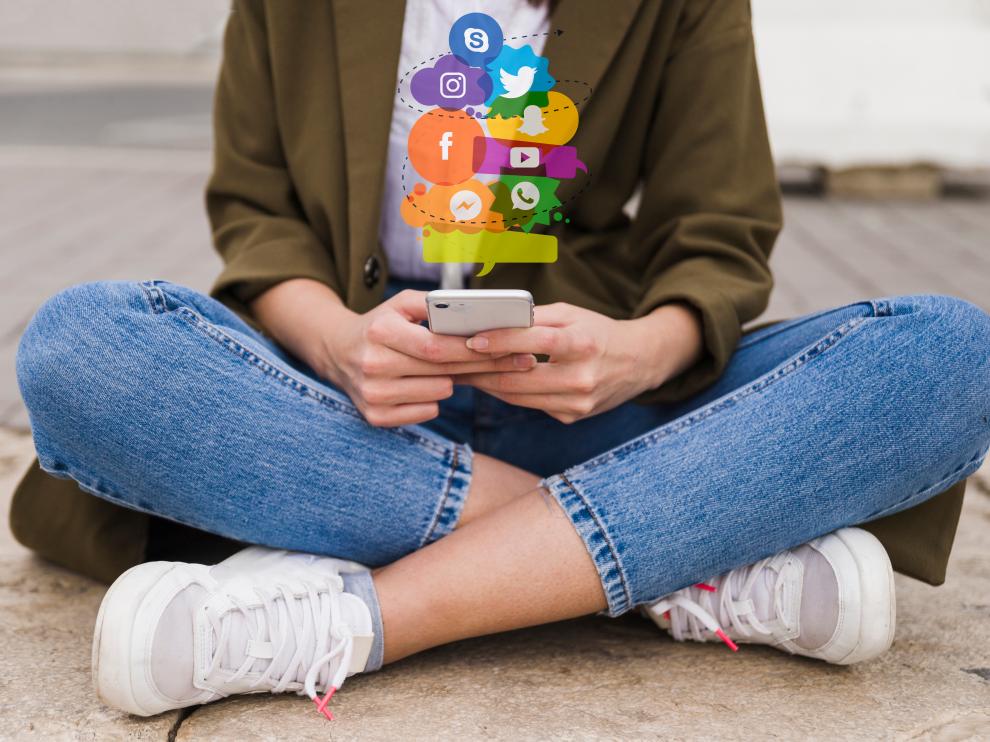 Las redes sociales forman parte de su día a día. Y saber cómo se expresan en ellas puede ser de gran ayuda para acompañarlos, prevenir y solucionar problemas