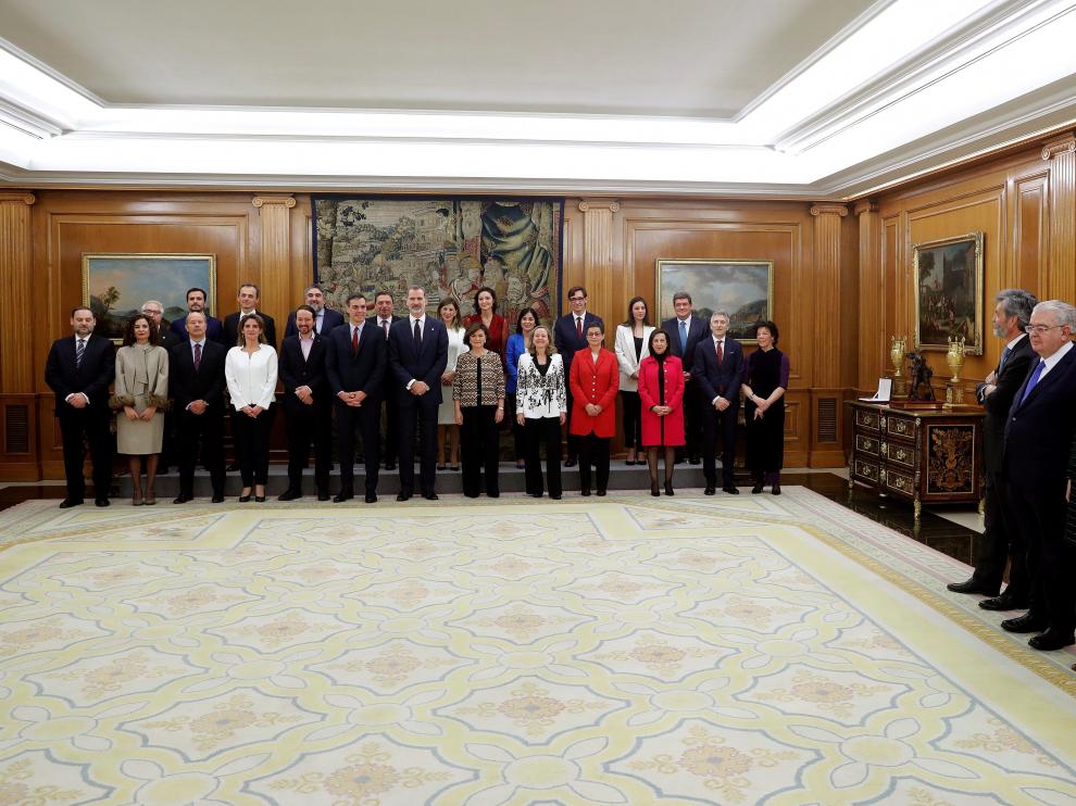 Meritxell Batet, en primer término a la derecha, en la toma de posesión del nuevo Gobierno, en el que está su pareja, el ministro de Justicia, Juan Carlos Campo.